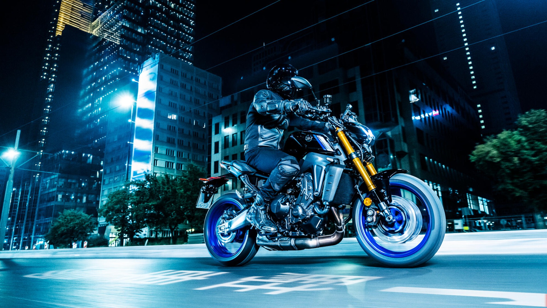 2021-Yamaha-MT09DX-EU-Icon_Performance_-Action-001-03